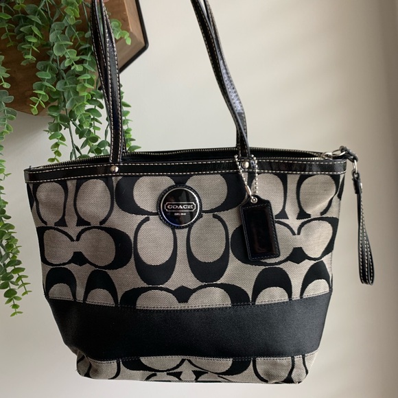 LIKE NEW COACH Signature Shoulder Bag - Picture 2 of 4